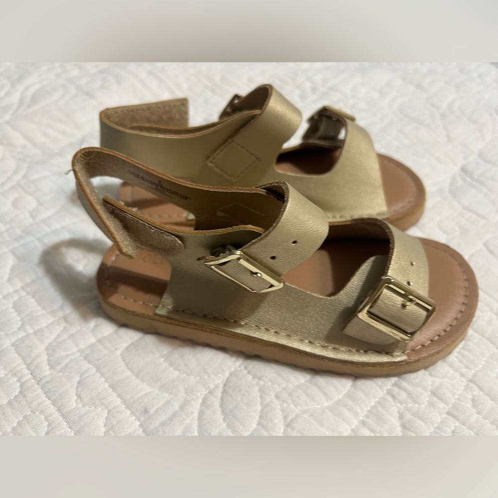 Old Navy Little Girl Gold Sandal size 9